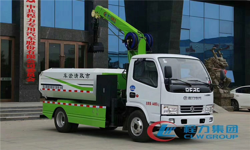 多利卡聯(lián)合清淤疏通車(chē)能挖取到12米深度窯井垃圾，清淤率達(dá)95%
