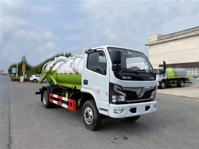 東風(fēng)13方吸污車(chē)采用國(guó)六排放標(biāo)準(zhǔn)得信賴的好產(chǎn)品