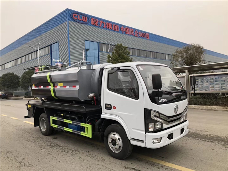 東風小多利卡清洗吸污車掛藍牌外形美觀，操作簡便，性能良好