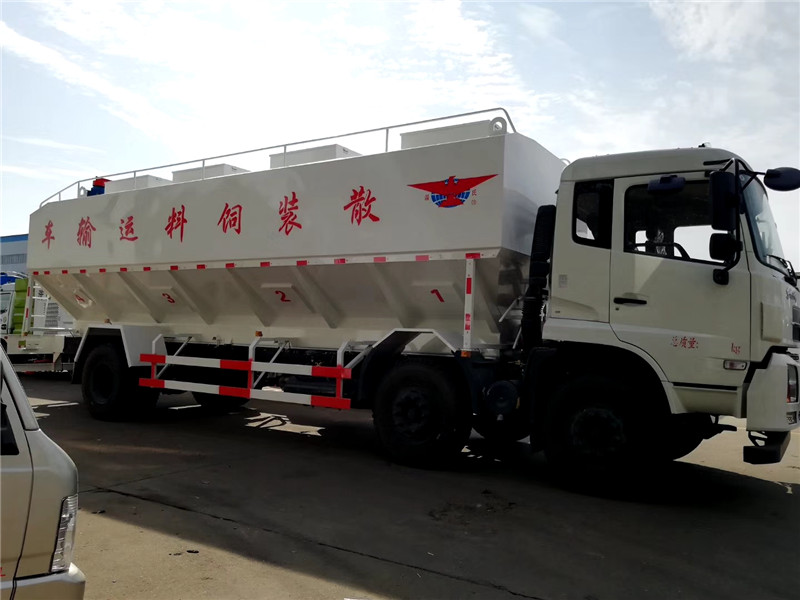 東風(fēng)天龍前四后八散裝飼料運(yùn)輸車可獨(dú)立控制各分倉(cāng)卸料順序和速度