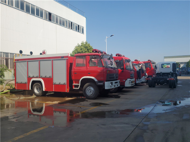 東風(fēng)多功能國(guó)六8噸消防灑水車機(jī)動(dòng)靈活、操控性好、維修簡(jiǎn)便