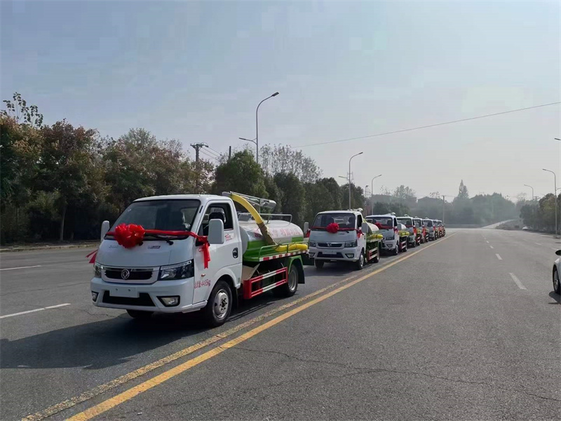 東風(fēng)途逸小藍(lán)牌吸糞車，遠(yuǎn)赴山東，為改善環(huán)境，再次出發(fā)